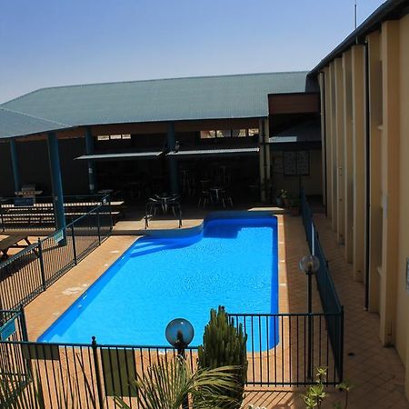 Ningaloo Club Backpackers Hostel Корал Бей Екстериор снимка