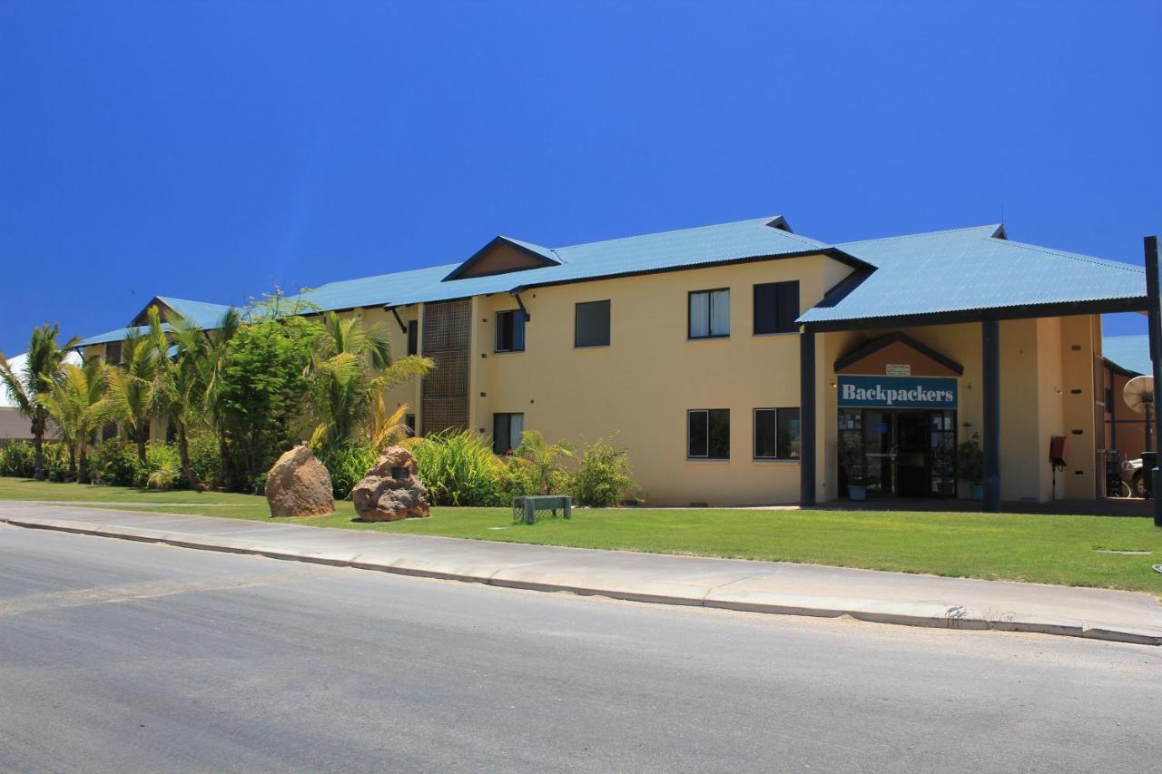 Ningaloo Club Backpackers Hostel Корал Бей Екстериор снимка