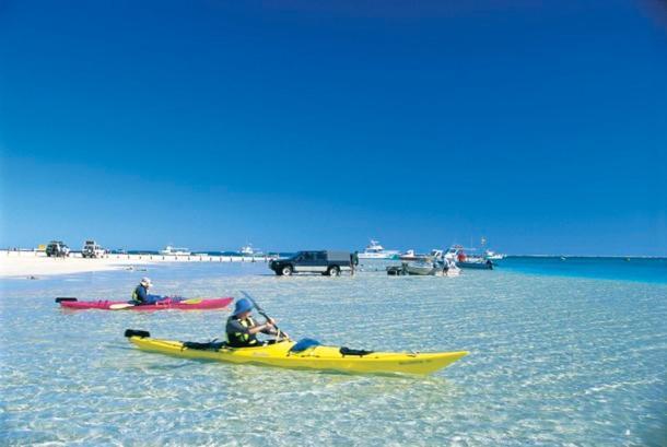Ningaloo Club Backpackers Hostel Корал Бей Екстериор снимка