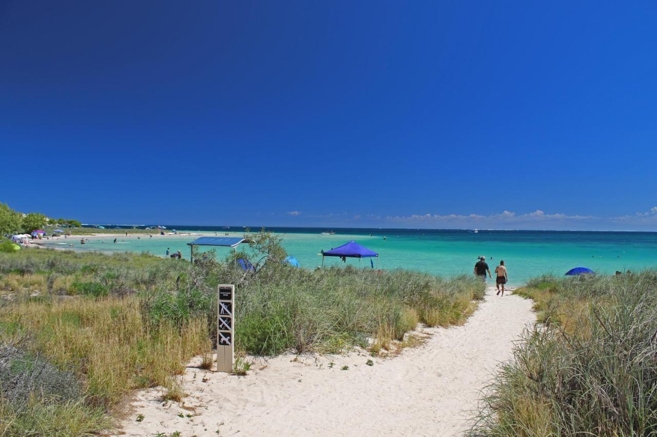 Ningaloo Club Backpackers Hostel Корал Бей Екстериор снимка